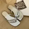 Sandalias Planas Cuadradas Estilo Retro First Encounter para Mujer, Calzado de Verano para Exteriores, Nuevo Estilo 2026, Chanclas Versátiles Antideslizantes de Suela Suave