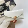 Bolsa Quadrada Pequena Retro de Alta Qualidade Estilo Coreano Feminina Chegada Nova Outono 2026 Design de Nicho Bolsa de Mão de Couro Patente Bolsa de Festa