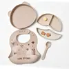 Set de Alimentación de Cinco Piezas de Silicona de Grado Alimenticio Oso Bebé: Plato Dividido, Babero, Tenedor, Cuchara, Herramienta para Comer Antiderrames