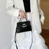 Bolsa Kelly Original de Nicho de Luxo com Padrão de Crocodilo para Mulheres, Bolsa de Mão Versátil e na Moda para o Dia a Dia, Bolsa Transversal Trapezoidal de Ombro