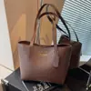 Bolso de Hombro Casual Elegante de Gran Capacidad Nuevo Otoño 2025 con Alto Valor Estético, Bolso Tote Sencillo y Moderno para el Trabajo
