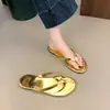 Pantuflas Casuales Pantuflas Versátiles para Mujer Verano Exterior Moda Chanclas Playa Nuevas Antideslizantes Forma de Y Suela Plana 2025