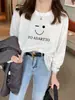 Camiseta Blanca de Manga Larga Versátil Estilo Perezoso Holgada para Mujer, Otoño de Gama Alta Nicho Versátil Adelgazante Camisa Base