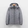 Chaqueta Ligera de Plumón Pinghu Chixin 90 Terciopelo Nuevo Estándar Nacional para Hombre Otoño e Invierno Corta con Capucha Chaqueta Superior Ligera