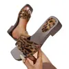 Nuevas Pantuflas de Tacón Grueso con Estampado de Leopardo para Mujer Verano 2026, Sandalias de Tacón Bajo Cuadradas Abiertas, Moda en Piel Suave Antideslizantes con Suela Gruesa
