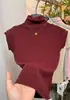 Camada Base Feminina Manga Curta Slim-Fit Elástica Gola Meia-Alta Nova 2026 Top Camiseta de Designer de Nicho de Alta Qualidade