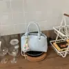 Bolsa Pequena Exquisita e Moderna 2026 Nova Moda Versátil Bolsa Transversal Feminina Bolsa de Mão Popular para Primavera e Verão Bolsa Saco