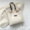 Bolso de mano de gran capacidad con diseño transfronterizo para mujer, nueva moda 2024, bolso de hombro con textura y bordado a cuadros.