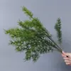 Plantas verdes artificiales en stock, manojos de helecho, hojas de helecho, hierba de helecho para decoración de paredes interiores y diseño de paisajes, césped artificial al por mayor