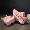 Zapatos deportivos para niñas de primavera y verano, suela de gelatina suave, zapatos de coco, cómodos, casuales, zapatos de malla voladora, bonitos zapatos para niños, venta al por mayor