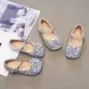 Zapatos Plateados de Cuero para Niñas, Zapatos de Performance de Princesa con Cristales, Nuevos Modelos de Primavera y Otoño, Zapatos Individuales Escolares de Rendimiento para Niñas Pequeñas, Zapatos Modernos de Suela Suave