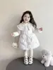 Nuevo Abrigo Cálido Dulce y Elegante para Bebé Niña Invierno 2026, Cuello Solapa Estilo Coreano, Chaqueta de Algodón de Longitud Media a la Moda