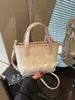 Bolso de Mano de Diseño de Nicho Transfronterizo Versátil Moderno Elegante para Mujer Modelo Nuevo 2026 Bolso de Hombro Cruzado Ligero de Alto Valor
