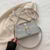 Bolso de Hombro Único para Axila para Mujer Moda Francesa Moderna 2025 Nuevo Color Sólido Retro para Ir al Trabajo Popular Hebilla de Cinturón Cruzado