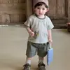 Conjunto de Duas Peças com Shorts de Manga Curta Estampado de Desenho Animado para Meninos 2026 Novo Estilo de Verão Roupas Casuais Finas para Passeios para Bebês e Crianças Pequenas