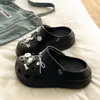 Song Xiaoke 2026 Modelo Nuevo para Aumentar la Altura Suela Gruesa Simples Casuales EVA Puntera Cerrada Zuecos para Mujeres y Parejas para Uso al Aire Libre