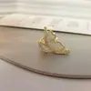 Arete Curvo de Cinco Circonitas de Alta Gama Dongdaemun Coreano para Mujer, Elegante y Genial Arete de Personalidad Estilo Ins
