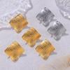 Pendientes cuadrados con pliegues irregulares estilo europeo y americano, diseño retro de forma especial, pendientes geométricos chapados en acero de titanio y oro real de 18 quilates.