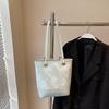 Bolso de Mano Pequeño con Bloques de Color en Relieve de Moda Transfronterizo para Mujer 2026 Nuevo Bolso de Hombro Versátil para el Trabajo Bolso Cubo de Primavera