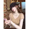 Camiseta de manga corta color caqui estilo coreano con cuello en V y volantes para mujer, top de verano ajustado a la cintura con mangas abullonadas para figuras petite