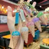 Popular llavero de cono de helado de simulación con diamantes completos, creativo colgante de postre con incrustaciones de diamantes para bolso de moda para niñas