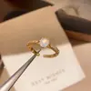 Anel Aberto Redondo de Zircônia Simples Fashionável Nicho Alto Padrão Moderno Minimalista Versátil Design de Anel de Dedo Joia para Mão