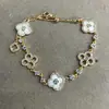 Pulsera de Flor con Circonita Bañada en Oro Real de 18 Quilates, Lujo Ligero, Gama Alta, Elegante Pulsera con un Diseño Único y Personalidad de Nicho