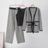 Conjunto de tres piezas jacquard tie-dye de manga larga con cuello en V estilo coreano para invierno, chaleco de punto con cuello en V, pantalones de pierna ancha de cintura alta, disponible para exportación