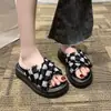 Novas Pantufas Femininas de Solado Grosso 2026, Tamanho Grande, Xadrez Jeans, Tira Cruzada, Estilo Europeu e Americano, Sandálias Casuais para Exterior