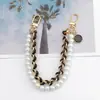 Charme de Pulseira de Couro com Pérolas de Cinco Elos Estilo Chanel Pingente para Capa de Celular Acessório de Corrente de Mão