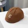 Boina anti-desgaste infantil ins Coreia do Sul estilo ocidental bordado com a letra c chapéu de frente para meninos e meninas chapéu de bebê para primavera e outono moda