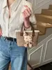 Bolso Bandolera Versátil para Niñas, Bolso Cubo de Felpa a Cuadros Nuevo Otoño e Invierno 2026 para Niños, Bolso Rojo de Año Nuevo para Niña Pequeña