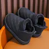 Nuevas botas de nieve de invierno antideslizantes de suela blanda para niños con forro de felpa, zapatos de algodón para bebé engrosados y cálidos