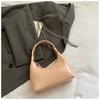 Bolsas de Aparência Sofisticada para Mulheres, Design de Nicho, Nova Bolsa de Axila Retrô Simples de Cor Sólida, Bolsa Transversal de Ombro Único Elegante e Brilhante