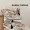 Colcha de punto estilo INS con diseño de nube de dibujos animados para primavera y otoño, colcha de invierno suave y cálida con borde enrollado, lavable a máquina, adecuada para uso en dormitorio