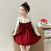 Vestido Infantil Primavera 2026 Novo Estilo Versátil Gola de Renda Camiseta Básica Vestido Regata Princesa Tendência