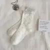 Nuevos estilos de otoño e invierno: calcetines de media pantorrilla para mujer, hipoalergénicos y cómodos, con lindos diseños de encaje y lunares, perfectos para uso casual y fáciles de combinar con cualquier atuendo