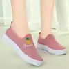 Sapatos Femininos, Tênis Respiráveis de Malha Leves com Solado Macio para o Verão, Slip-On, Antiderrapantes, Resistentes ao Desgaste, Modernos, Versáteis Sapatos Casuais para Mulheres