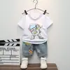 Conjunto Jeans de Duas Peças com Gola Redonda, Estampa de Astronauta de Desenho Animado, Novo para o Verão 2024, para Meninos de Tamanho Pequeno e Médio, Terno de Comércio Exterior Tendência