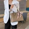 Bolsa Transversal Feminina de Grande Capacidade em Couro de Vaca de Primeira Camada, Bolsa de Compras Simples para Mulheres, Bolsa Prática e Generosa para o Dia a Dia