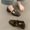 Versão em pele de ovelha ~ temperamento quadrado retrô salto alto Mary Jane sapato boca rasa fivela de uma tira salto grosso salto alto de trabalho feminino