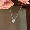 Colar de moissanita em prata de lei s925, estilo nicho de luxo leve, mesmo estilo popular no TikTok, pingente de trevo de quatro folhas moderno, atacado do fabricante