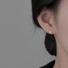 Pendientes de estilo frío con hebilla de oreja de perla cruzada, diseño de nicho de lujo, ligero y exquisito, de alta gama y temperamento moderno.