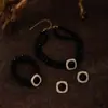 Collar y pulsera de perlas de imitación con flor de diamante francés, cadena de clavícula de nicho de moda, joyería de alta gama que combina con todo.