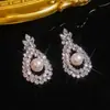 Pendientes Cruzados Transfronterizos Europeos y Americanos de Flor de Zirconia y Botón de Perla de Cobre Vintage, Pendientes Versátiles de Moda de Lujo Ligero de Gama Alta