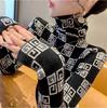Tejido de punto de cuello alto de moda Camiseta básica de mujer Primavera 2025 Nuevo Tejido de punto ajustado Ropa interior de mujer