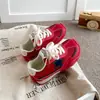 Tênis Esportivo Infantil 2026 Outono Novo Estilo Tênis de Skate para Meninas Tênis Casuais de Cano Baixo Sola Macia Antiderrapante Crianças Pequenas e Grandes Tênis de Treino Alemão