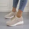 Zapatos deportivos casuales de talla grande europeos y americanos 21 verano nuevo plataforma cuña zapatos casuales encaje malla tenis transfronterizo