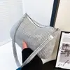 Venta al por mayor de fábrica transfronteriza en stock bolsa de pedrería nueva tendencia bolsa de axila bandolera pequeña para mujer
