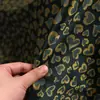 Tejido jacquard de sarga de doble cara con estampado de leopardo y patrón de doble corazón, teñido en hilo para primavera y otoño, para vestidos de moda, gabardinas y trajes.